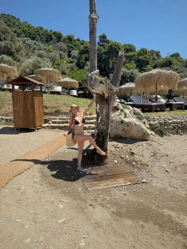 Kate Hudson Greece bikini